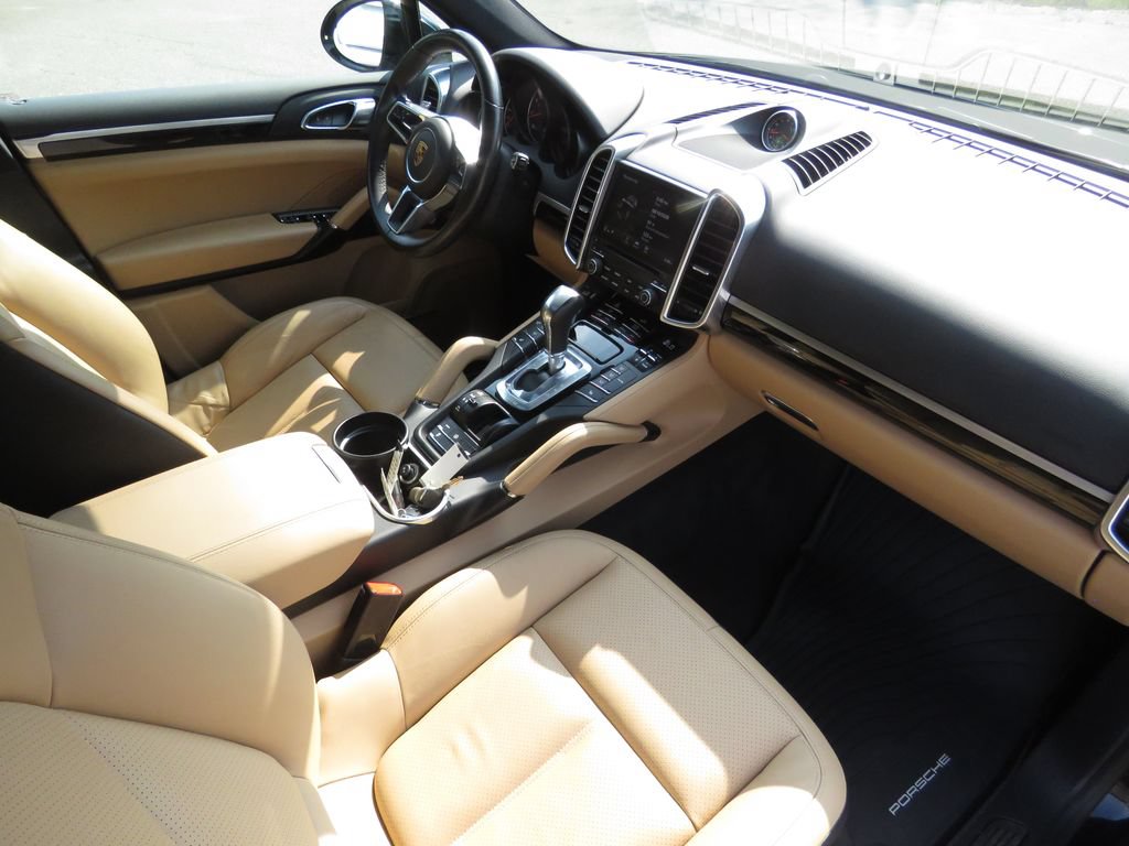 Used 2018 Porsche Cayenne AWD/4WD image 14