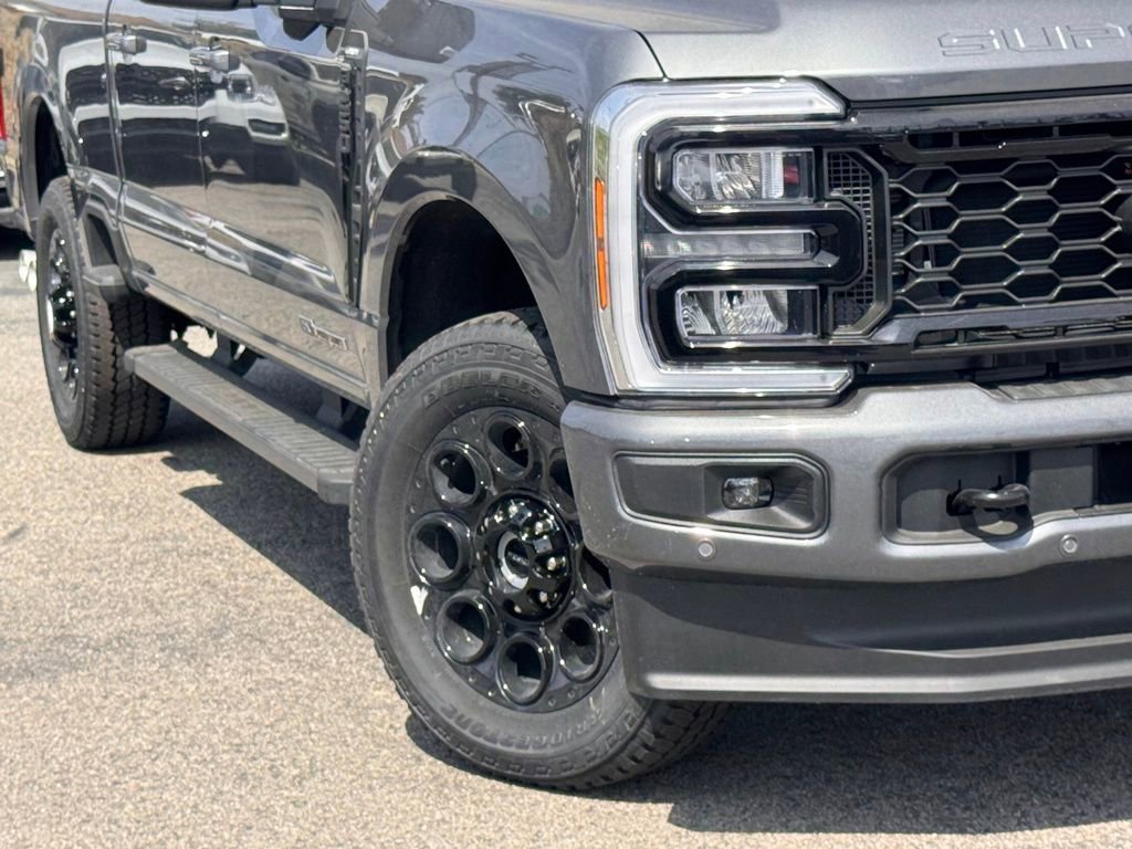 New 2026 Ford F250 Lariat w/ Black Appearance Package image 4