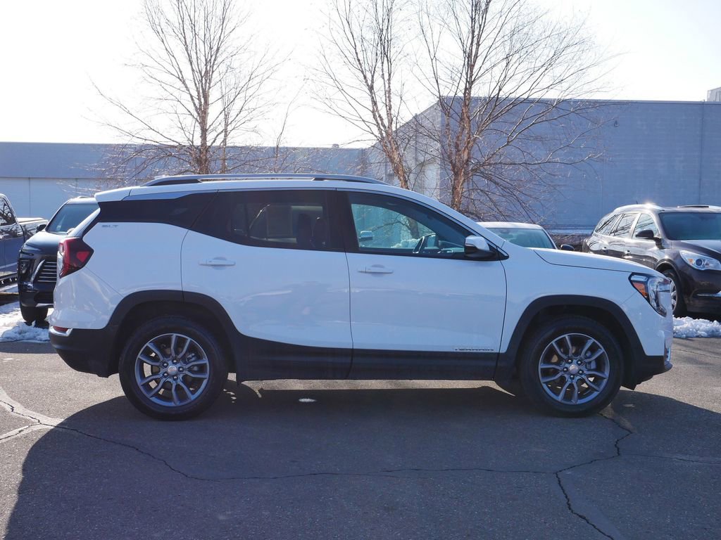 Used 2024 GMC Terrain SLT image 8