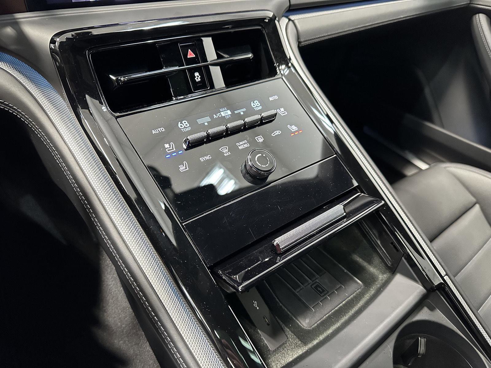 Used 2025 Porsche Panamera 4 image 31