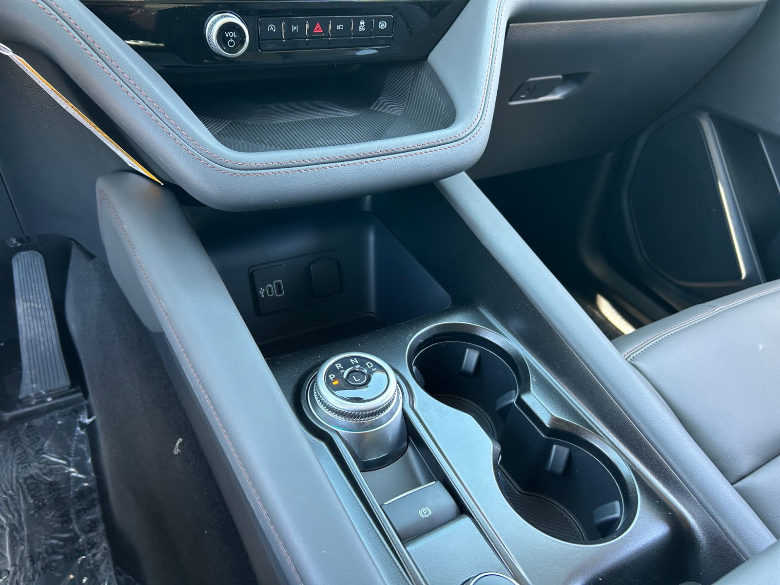 New 2026 Ford Explorer Active w/ Active Comfort Package AWD/4WD image 15