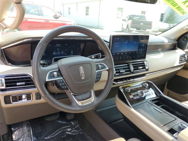 Used 2024 Lincoln Navigator Premiere image 17