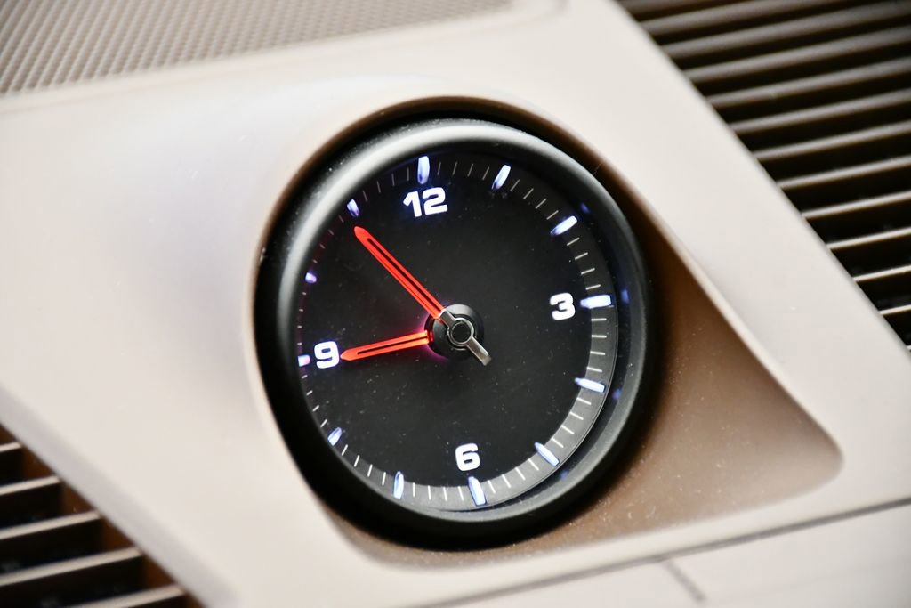 Used 2023 Porsche Cayenne Platinum Edition image 22