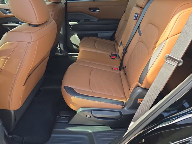 Certified 2025 Nissan Pathfinder Platinum w/ Cargo Package FWD image 17