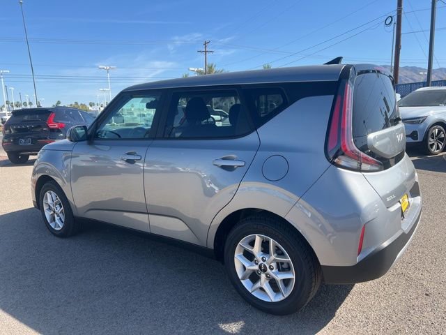 Used 2025 Kia Soul LX w/ LX Technology Package FWD image 6