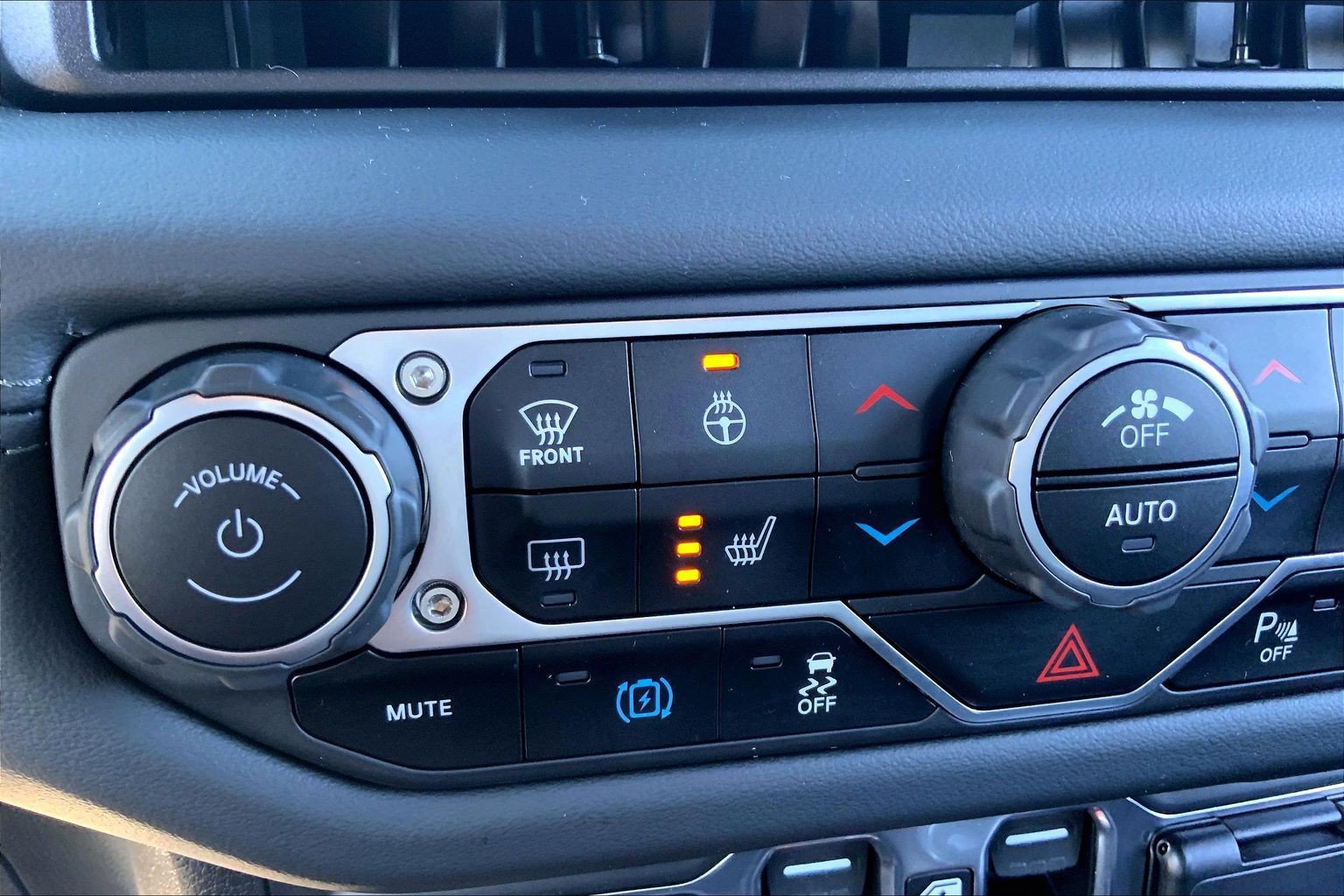 Used 2024 Jeep Wrangler High Altitude AWD/4WD image 33