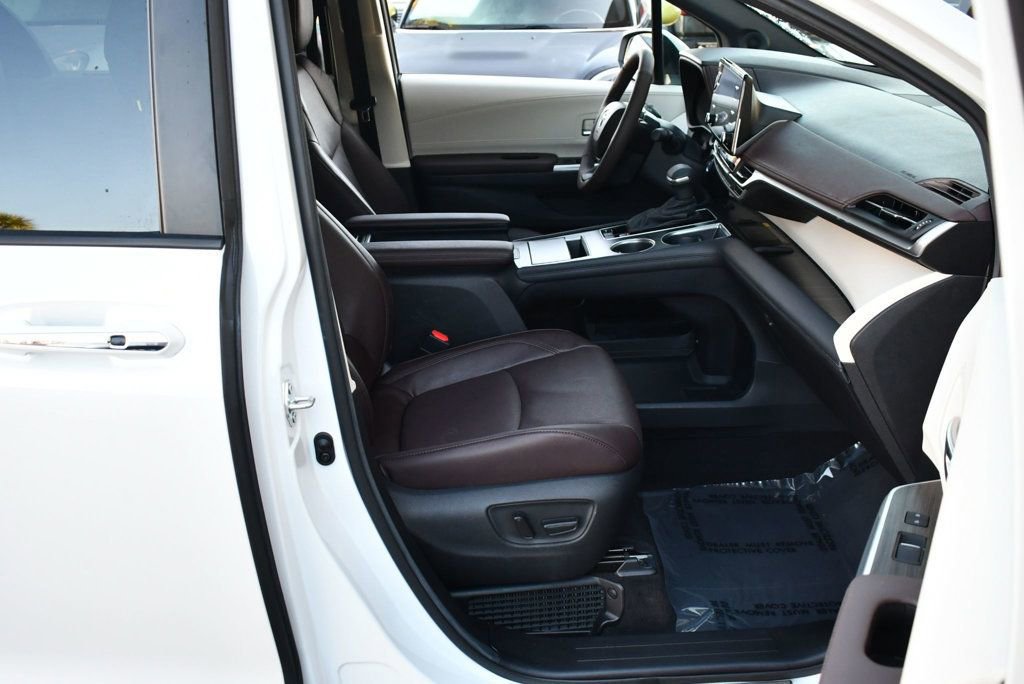 Used 2024 Toyota Sienna Platinum image 50