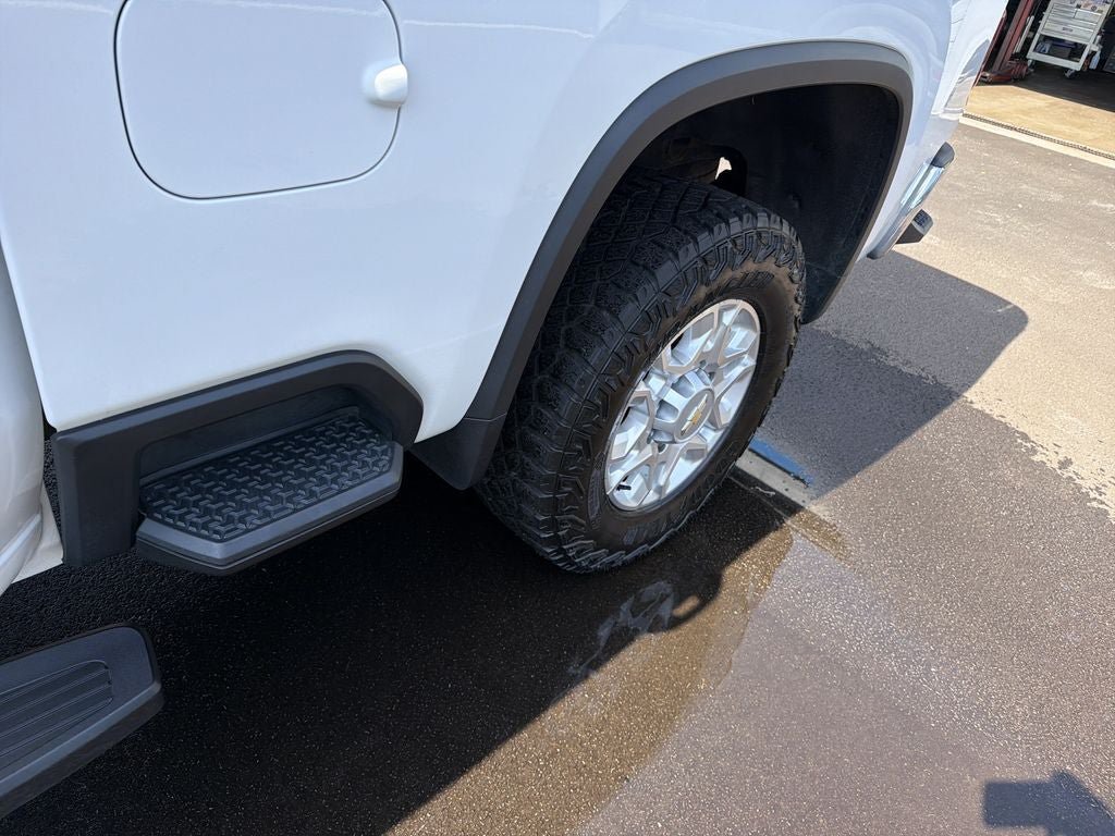 Used 2024 Chevrolet Silverado 2500 LT AWD/4WD image 12
