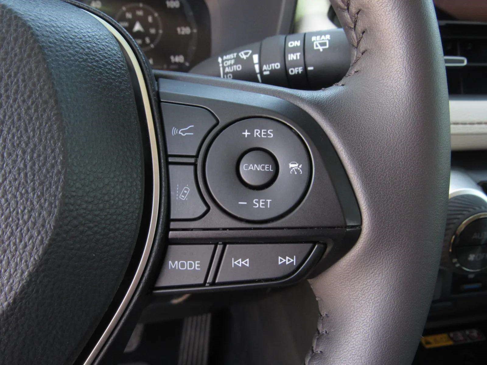 Used 2025 Toyota RAV4 Limited w/ Advanced Technology Package AWD/4WD image 28