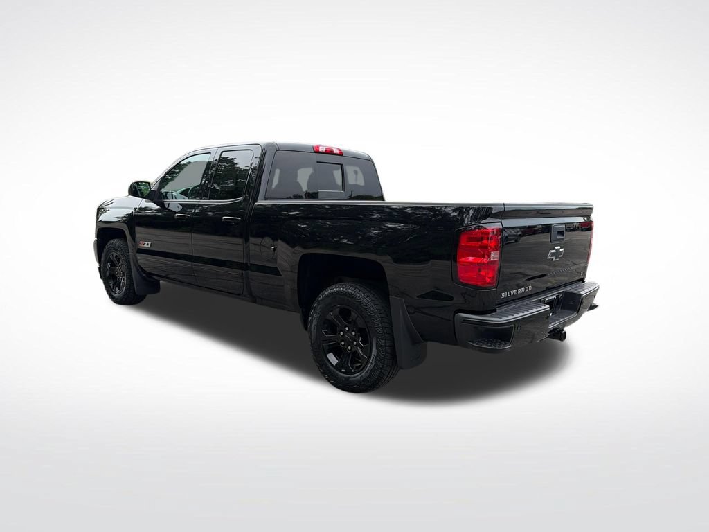 Used 2017 Chevrolet Silverado 1500 LT w/ Midnight Edition AWD/4WD image 3