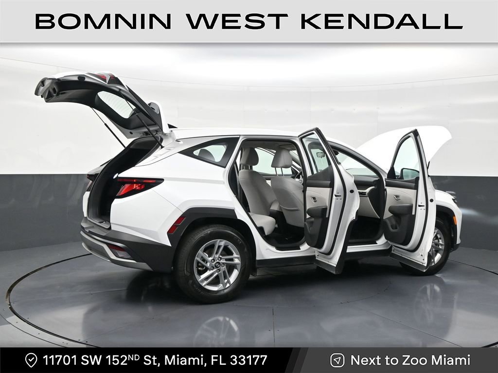 Used 2025 Hyundai Tucson SE image 29
