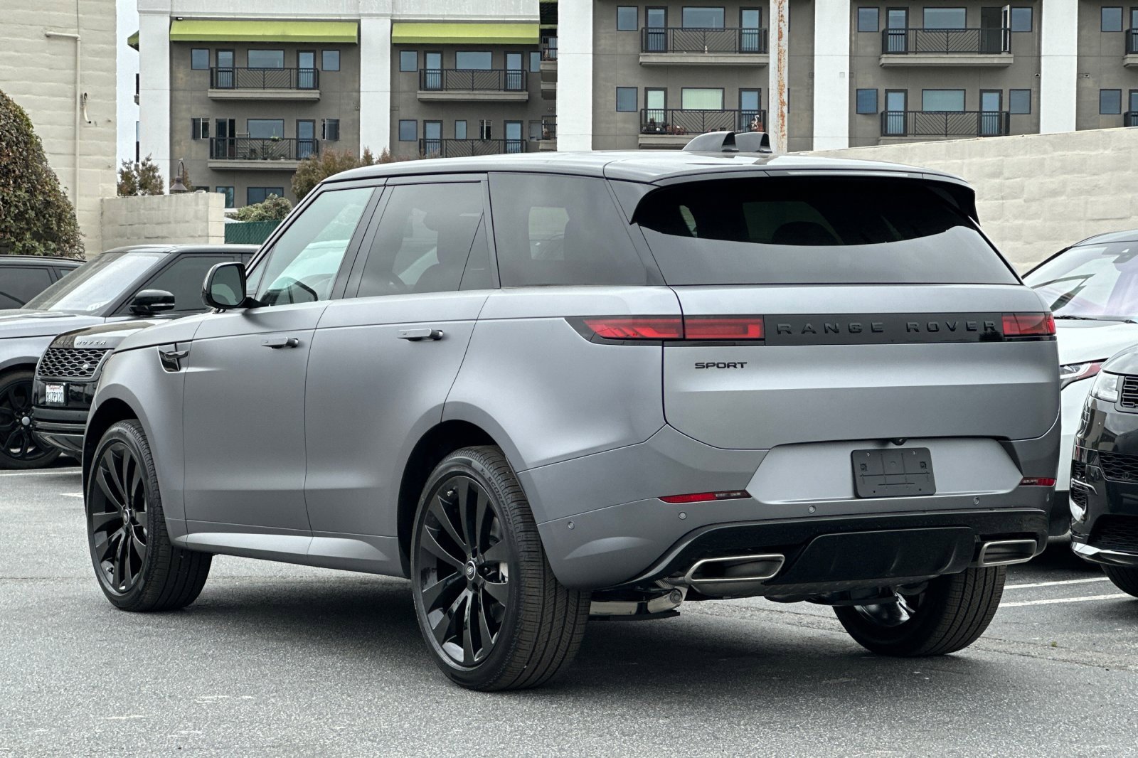 New 2025 Land Rover Range Rover Sport Dynamic SE image 3