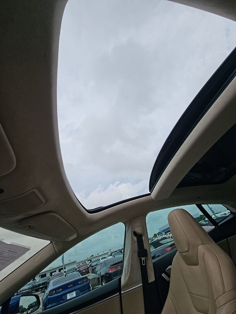 Used 2015 Tesla Model S 85D image 23