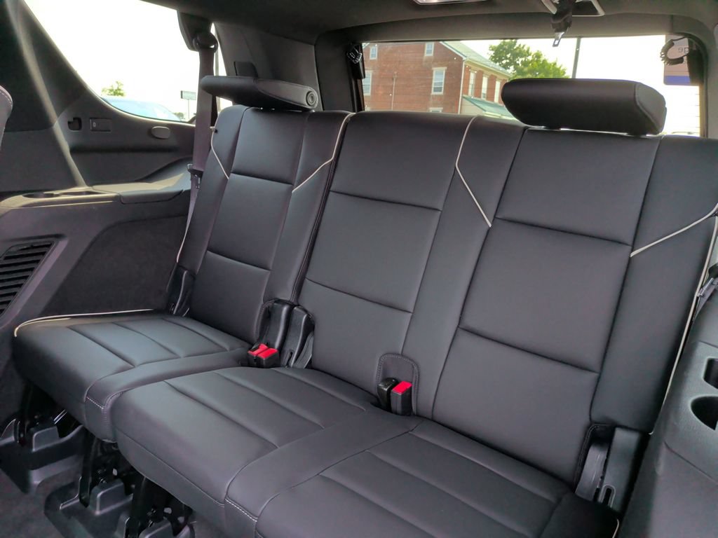 Used 2023 Cadillac Escalade Premium Luxury w/ Performance Package AWD/4WD image 18