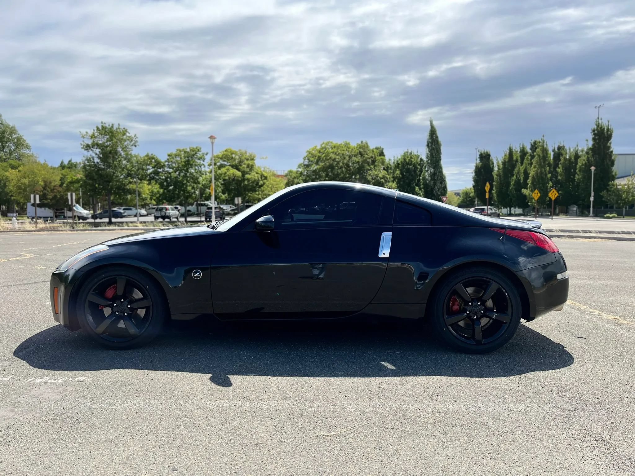 Used 2005 Nissan 350Z 35th Anniversary Edition w/ (N93) Cargo Convenience Pkg RWD image 9