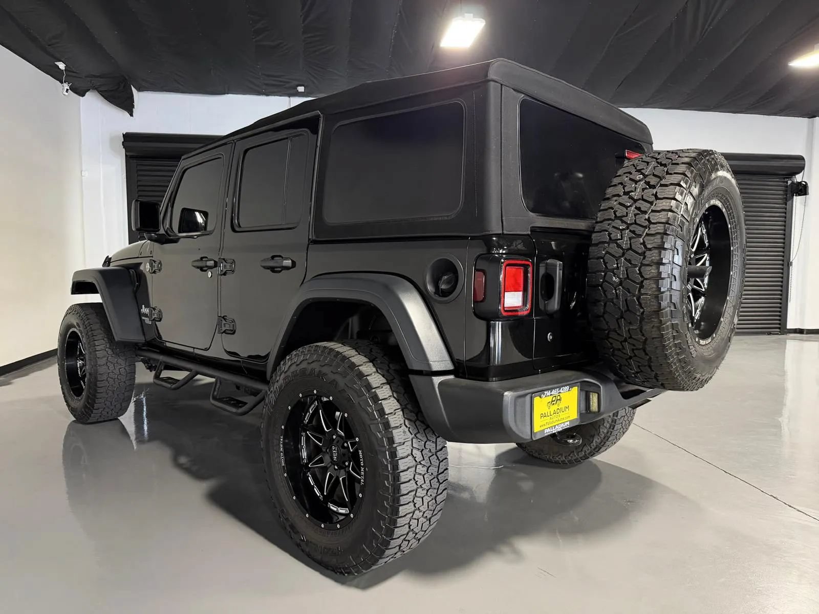Used 2018 Jeep Wrangler Unlimited Sport S AWD/4WD image 6