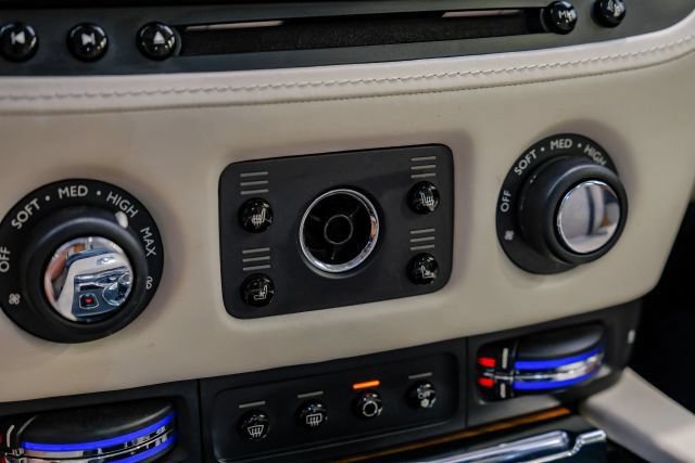 Used 2017 Rolls-Royce Wraith RWD image 34