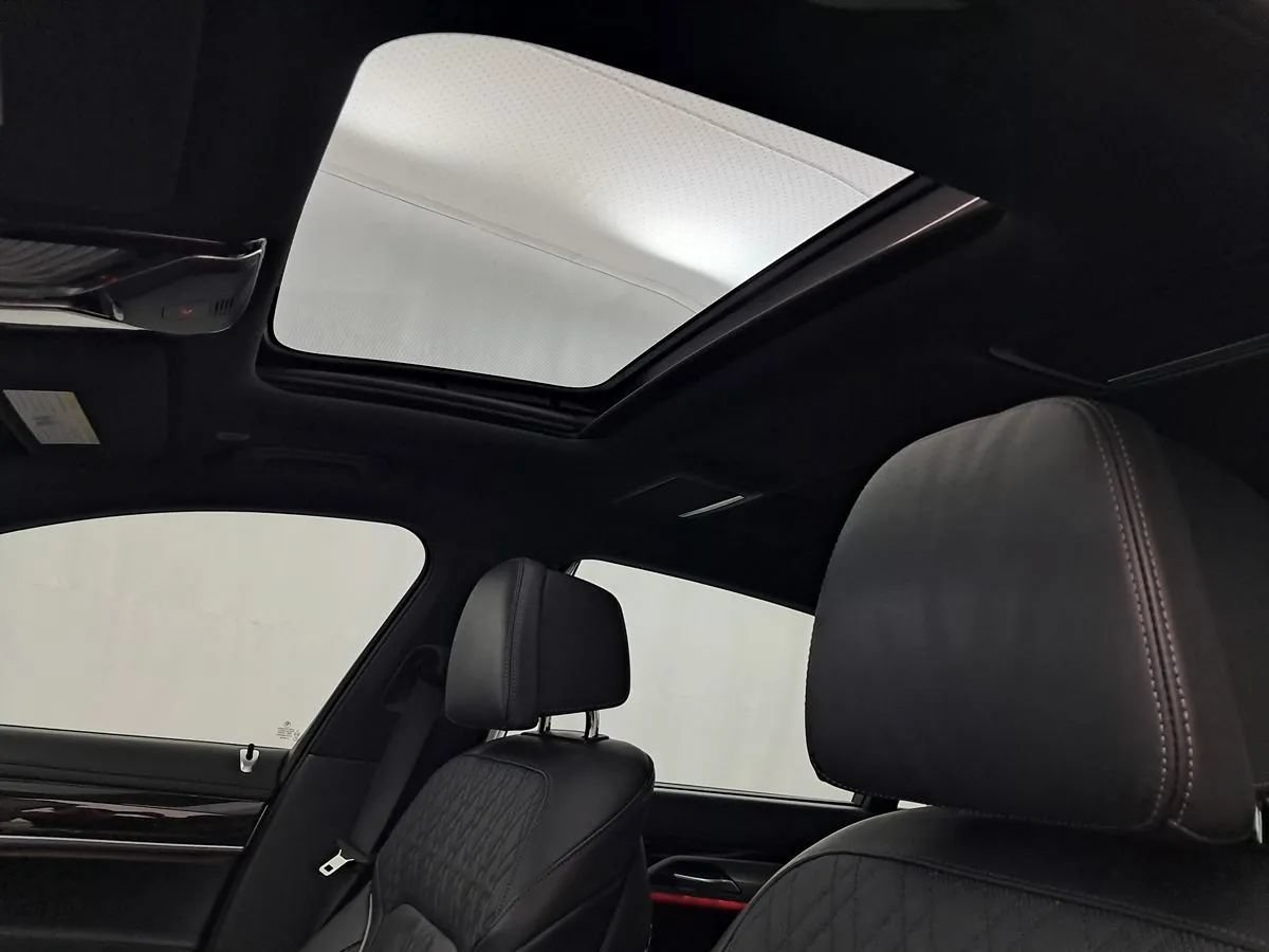 Used 2019 BMW 750i xDrive w/ Executive Package AWD/4WD image 6