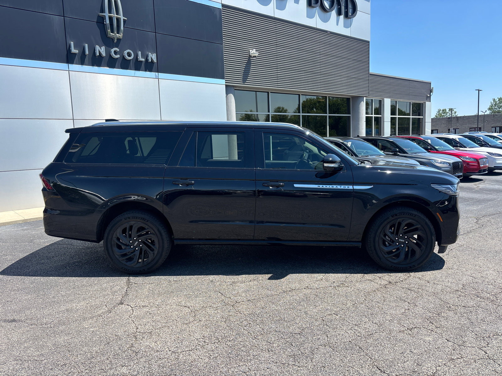 Used 2025 Lincoln Navigator L Reserve AWD/4WD image 8