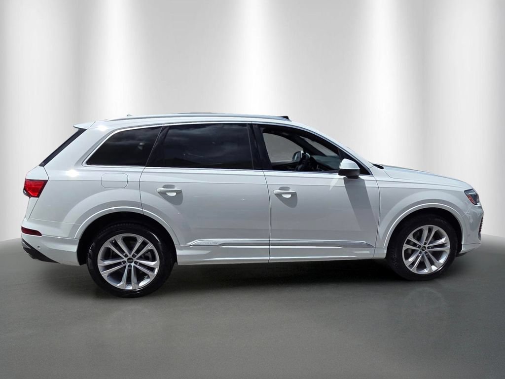 Used 2025 Audi Q7 3.0T Premium Plus AWD/4WD image 2