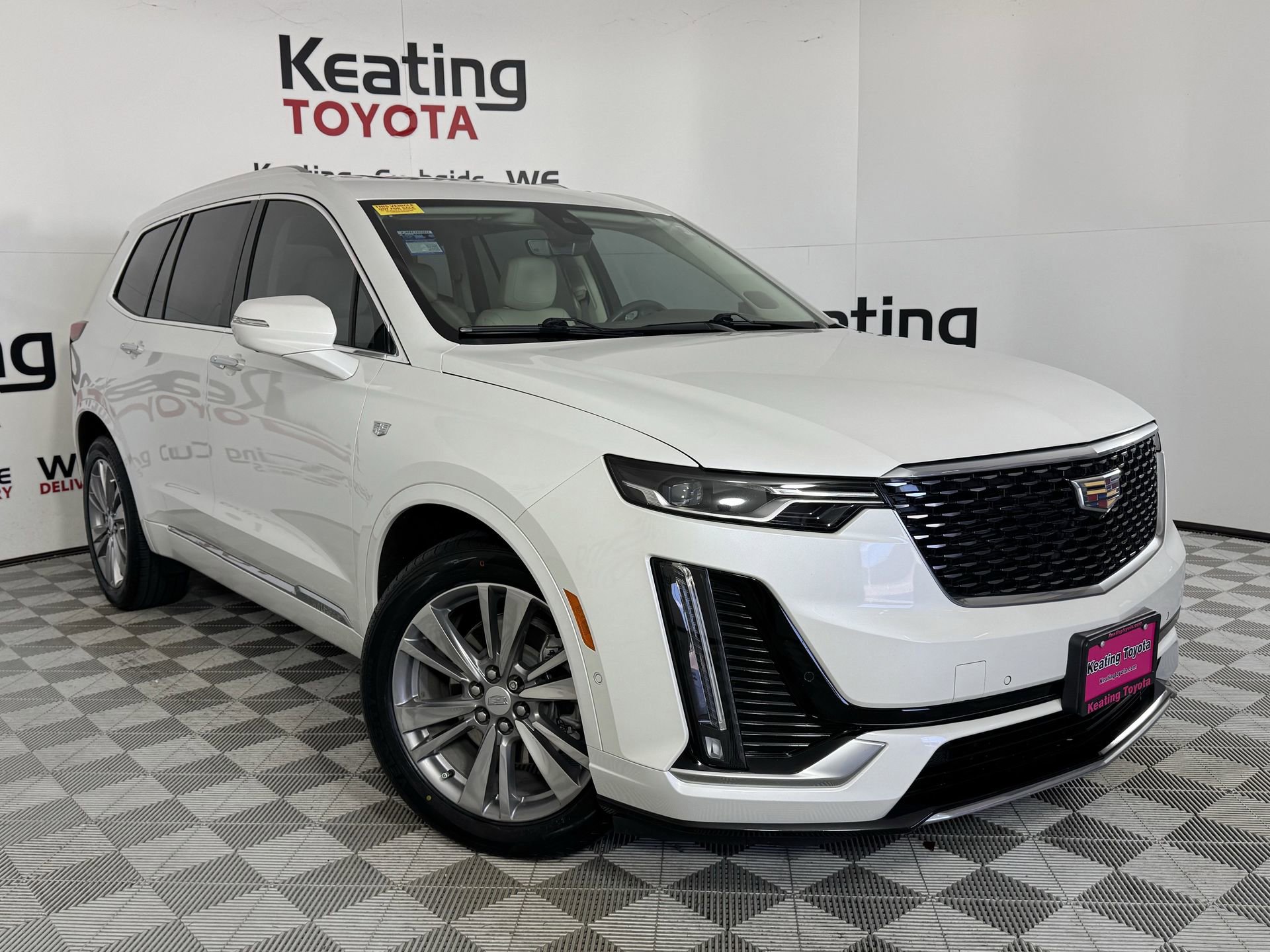 Used 2023 Cadillac XT6 Premium Luxury w/ Technology Package image 3