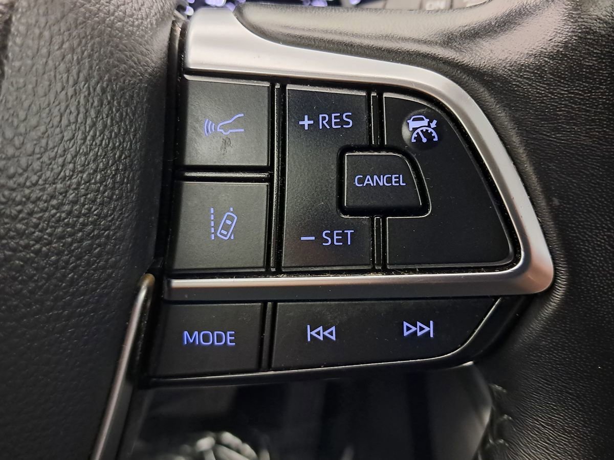 Used 2021 Toyota Highlander XLE FWD image 20