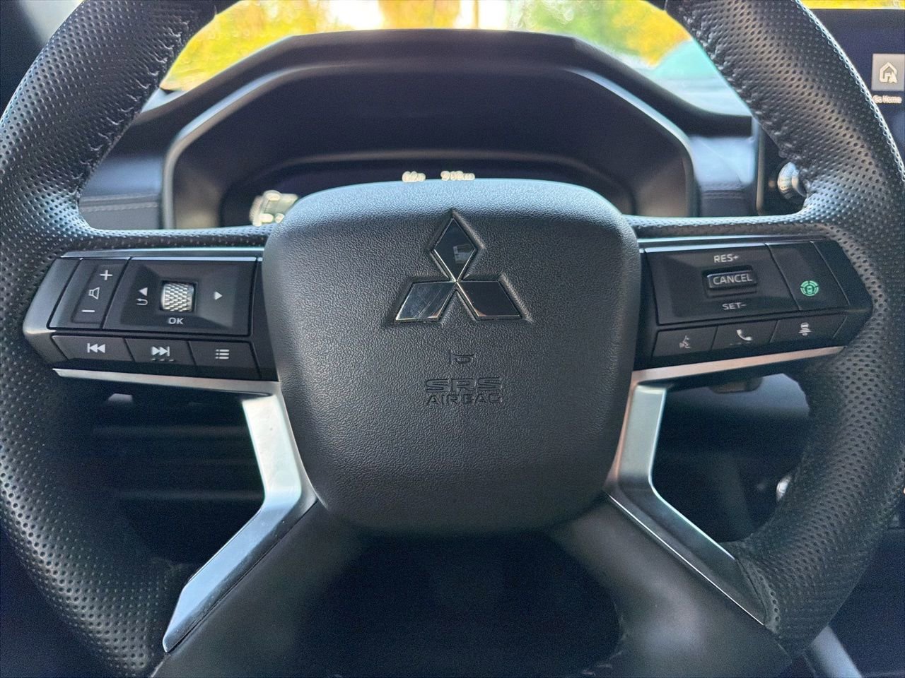 Used 2024 Mitsubishi Outlander SE Black Edition FWD image 10