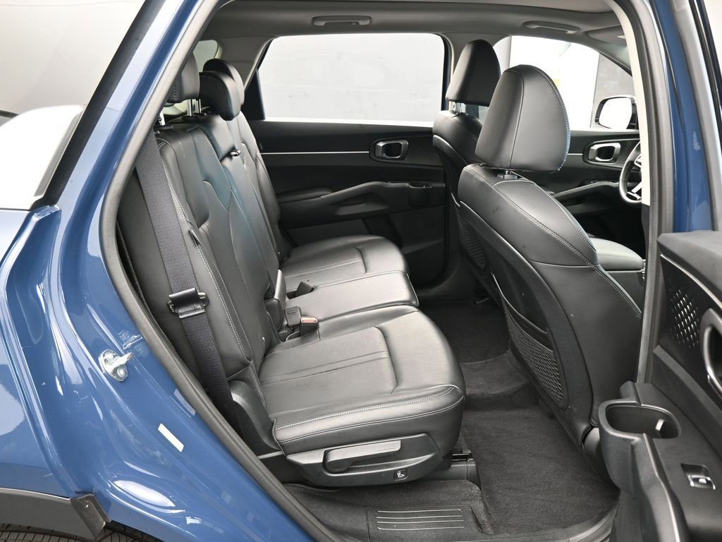 Used 2025 Kia Sorento S w/ Panoramic Sunroof Package image 38