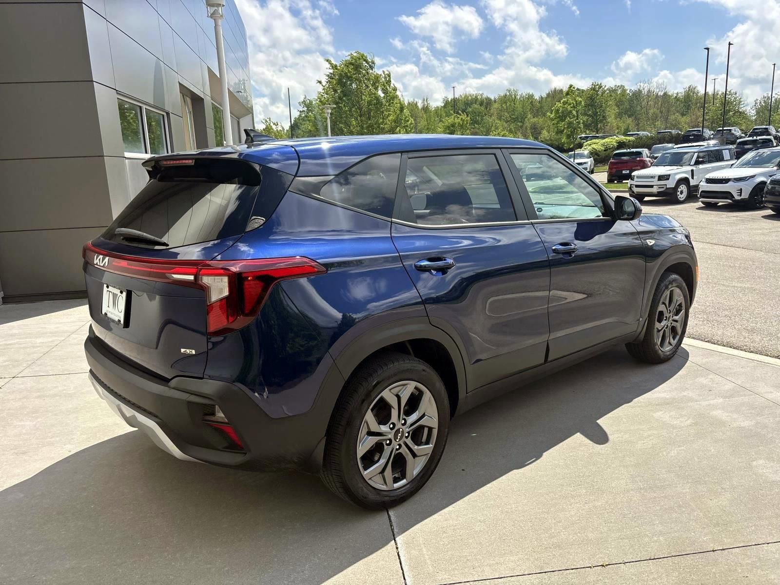 Used 2025 Kia Seltos LX AWD/4WD image 5