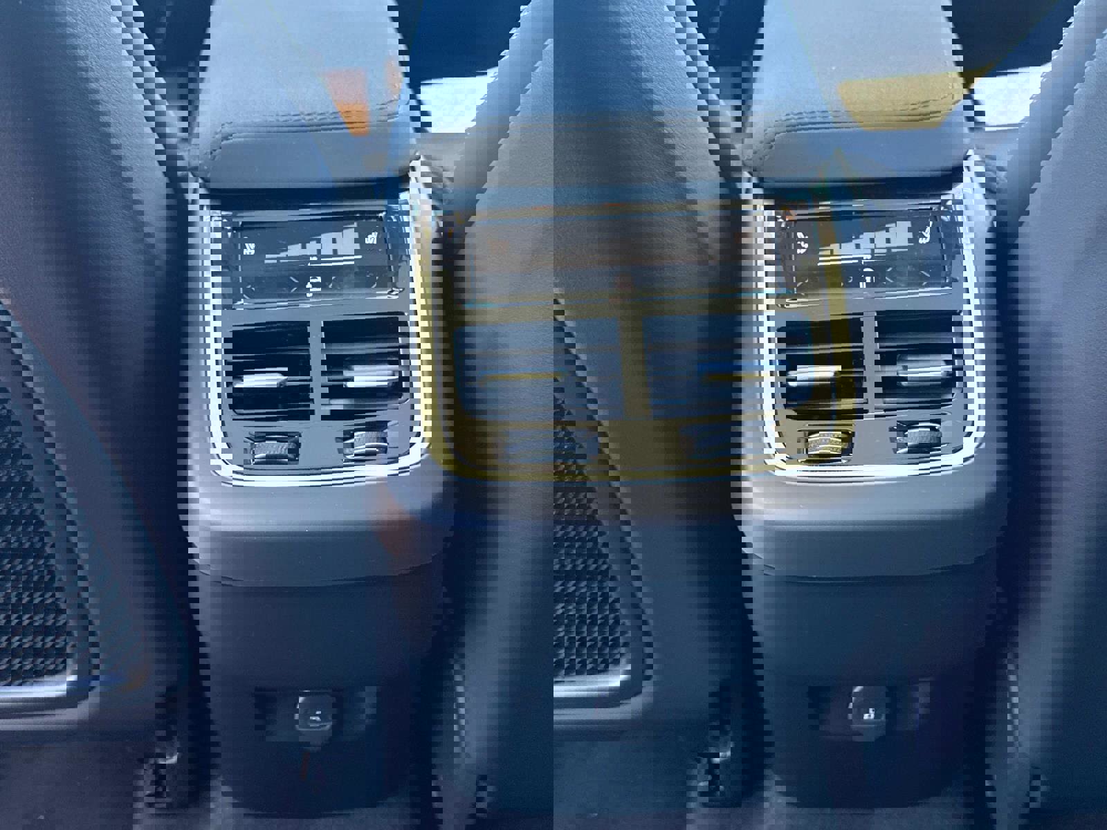 New 2026 Volvo XC60 B5 Ultra w/ Climate Package image 15