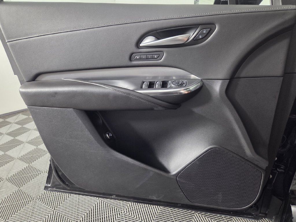 Used 2025 Cadillac XT4 Premium Luxury FWD image 19