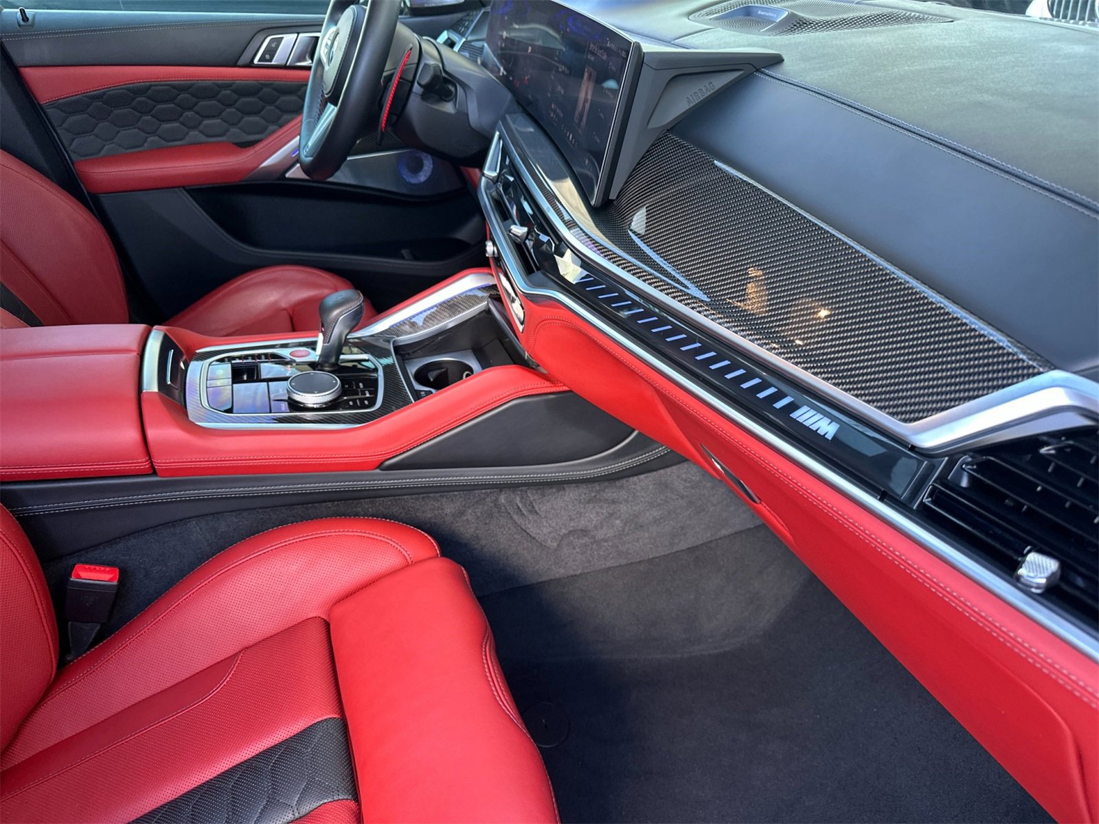 Used 2025 BMW X6 M Competition w/ Executive Package image 17