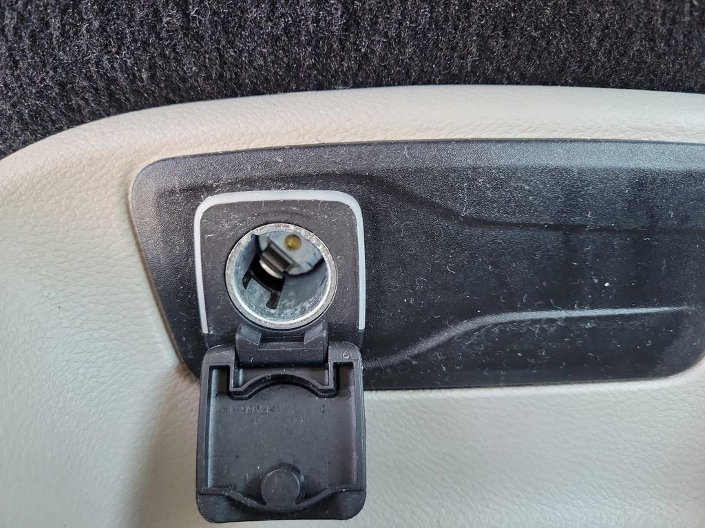 Certified 2023 Chrysler Pacifica Touring-L image 30