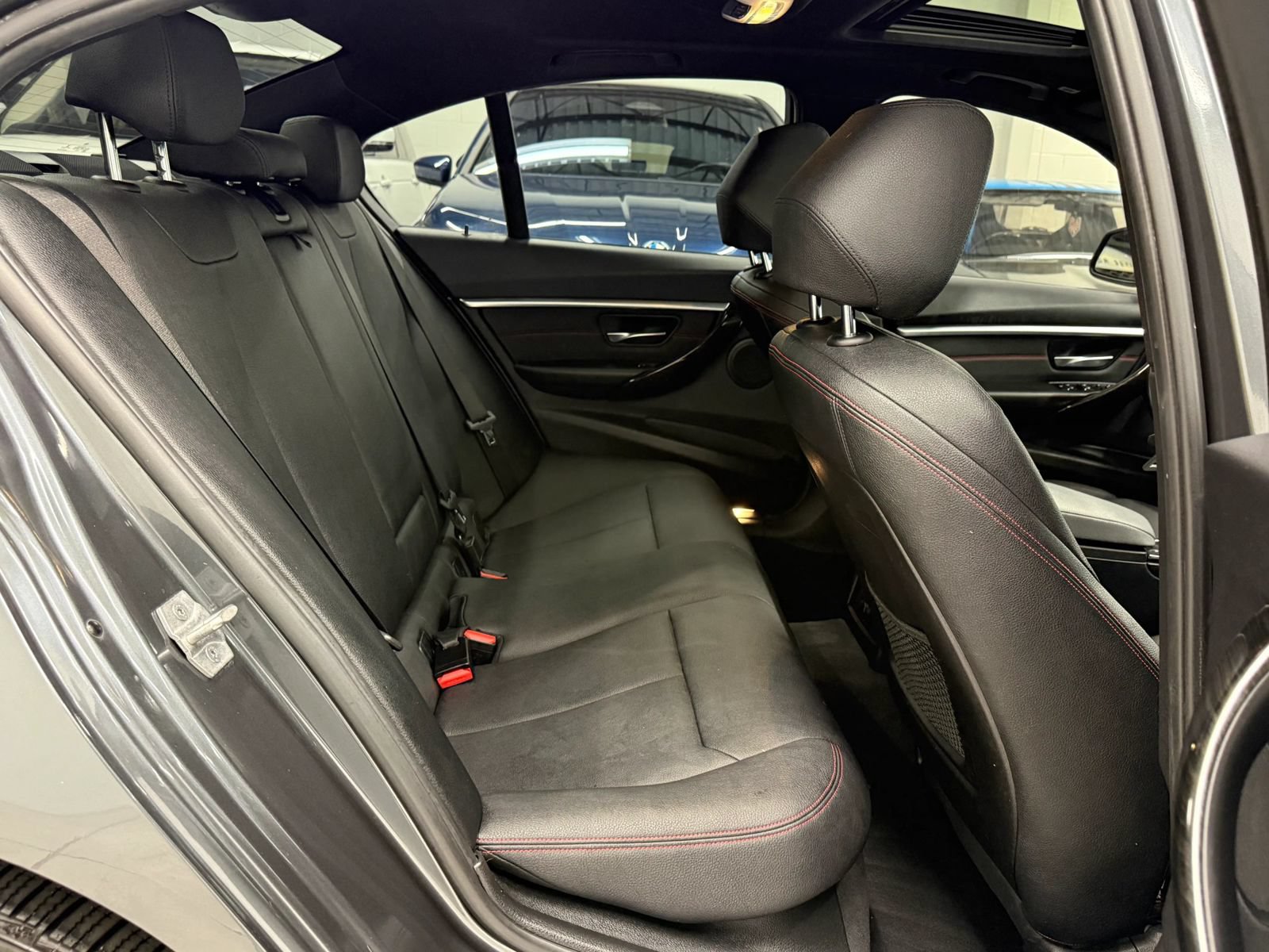 Used 2018 BMW 330i xDrive Sedan AWD/4WD image 17