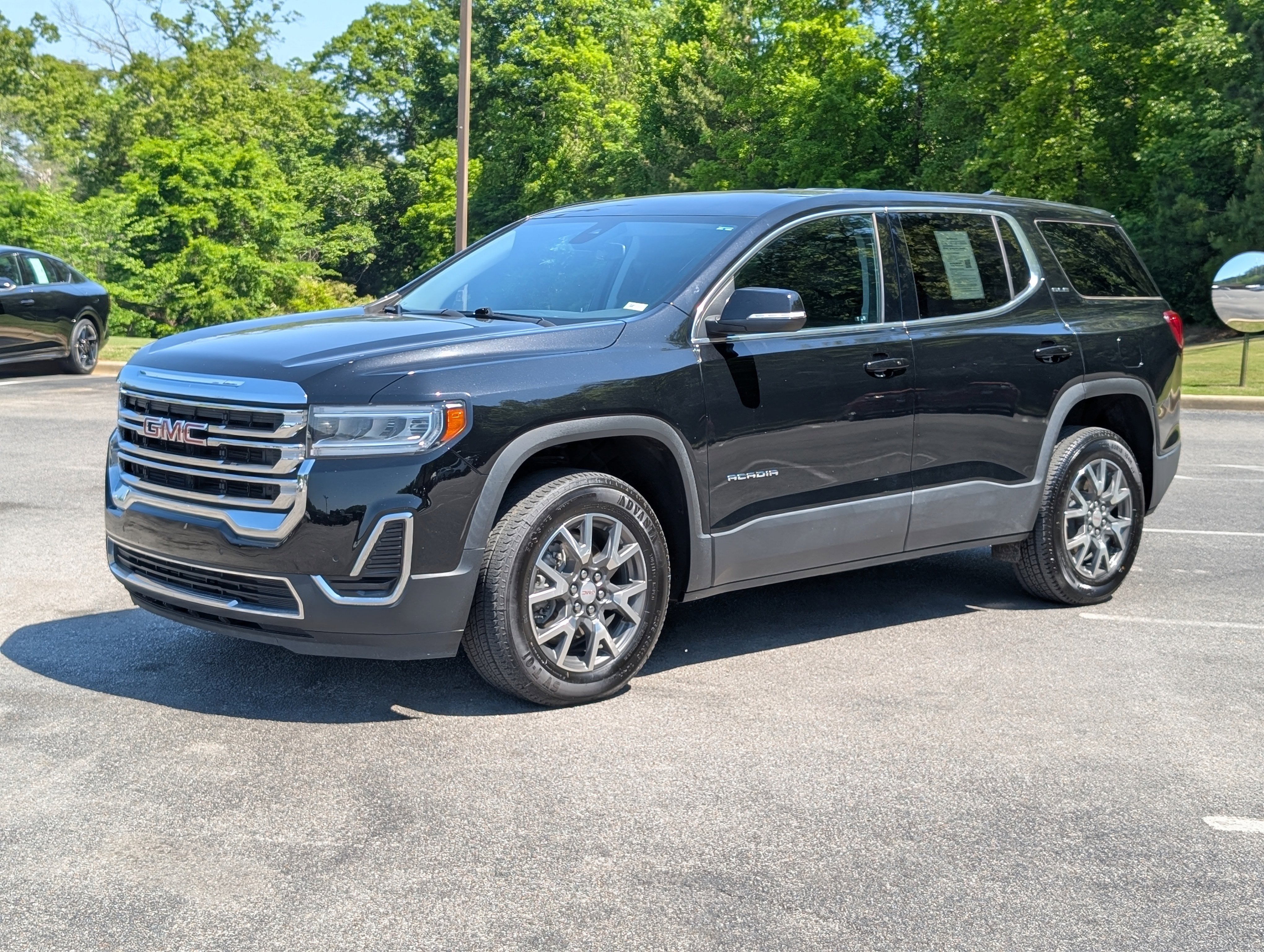 Used 2023 GMC Acadia SLE FWD image 4