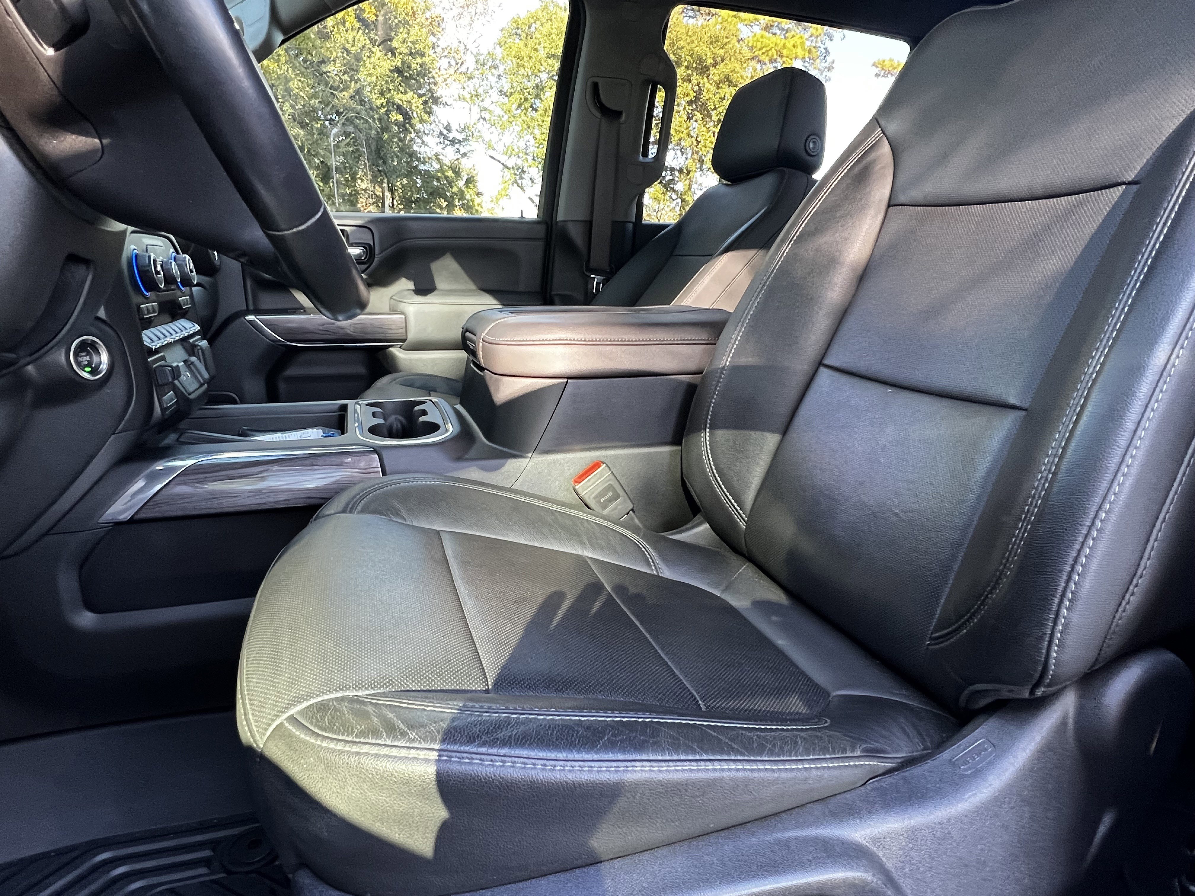 Used 2020 Chevrolet Silverado 2500 LTZ w/ LTZ Premium Package image 17