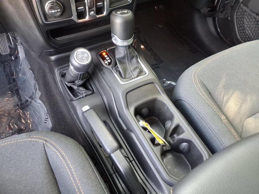 Used 2025 Jeep Wrangler Unlimited Sahara AWD/4WD image 23