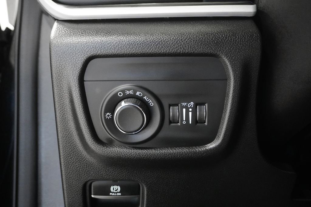 New 2025 Jeep Grand Cherokee L Laredo w/ Luxury Tech Group I image 18