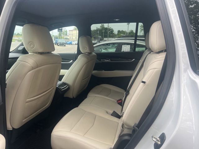 Used 2023 Cadillac XT6 Sport w/ Technology Package AWD/4WD image 4