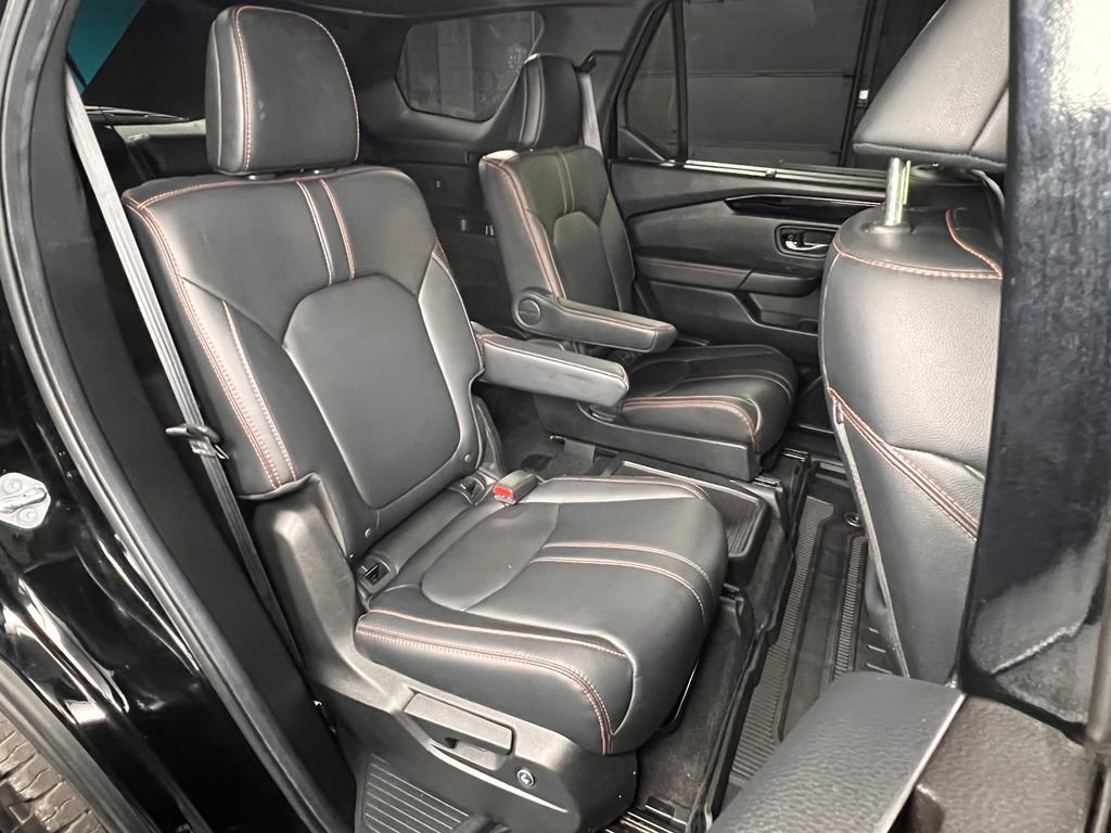 Used 2025 Honda Pilot TrailSport image 29