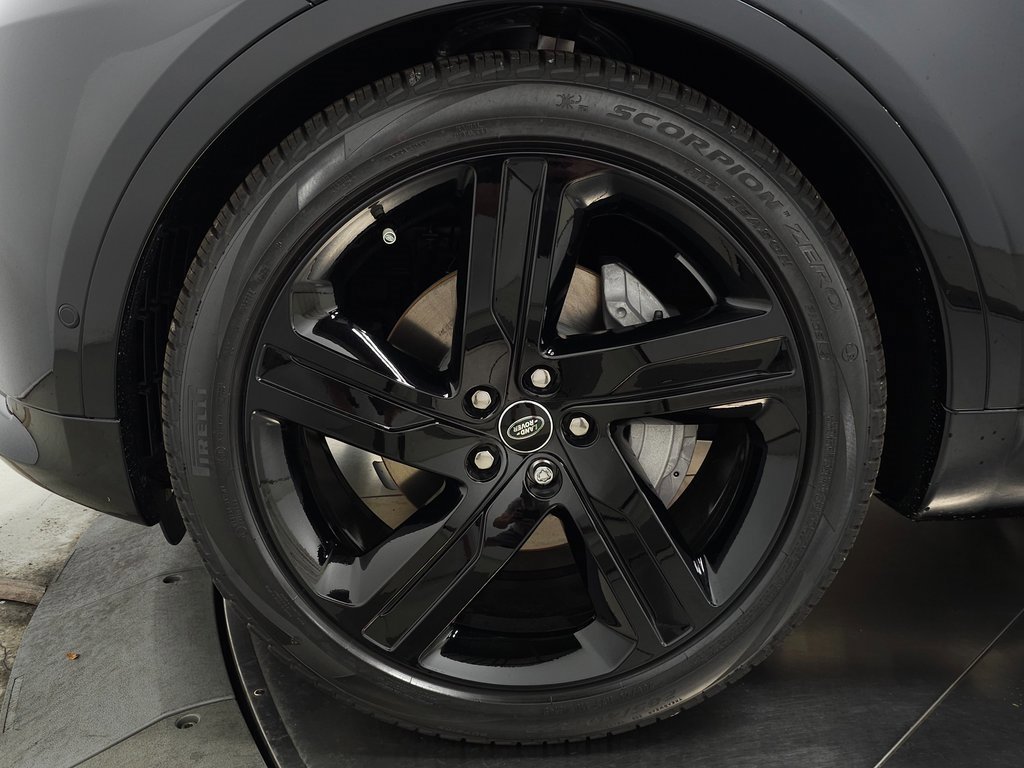 New 2025 Land Rover Discovery Dynamic SE image 11