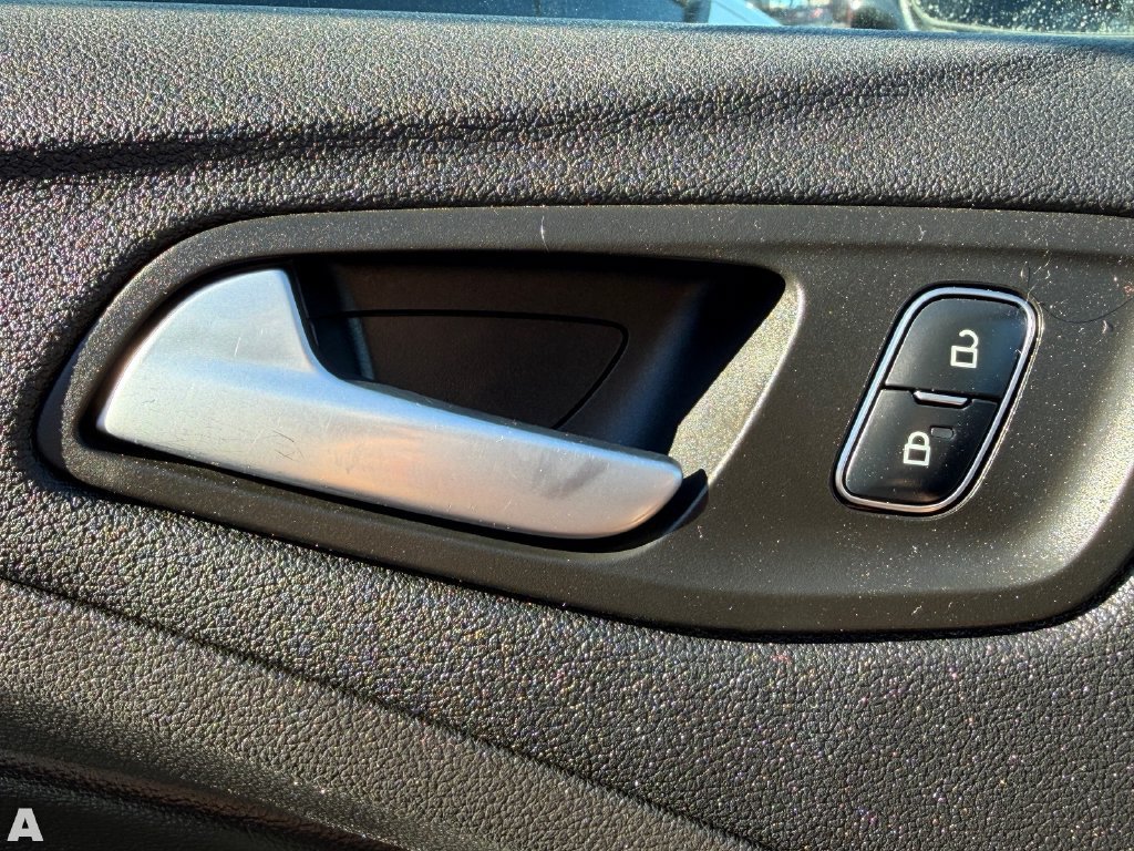 Used 2018 Ford Escape SE w/ SE Sport Appearance Package FWD image 7