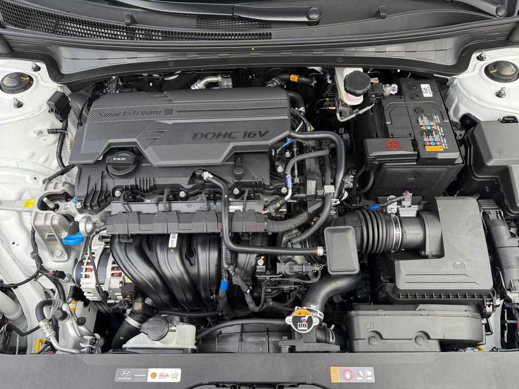 Certified 2025 Hyundai Elantra Sport image 27