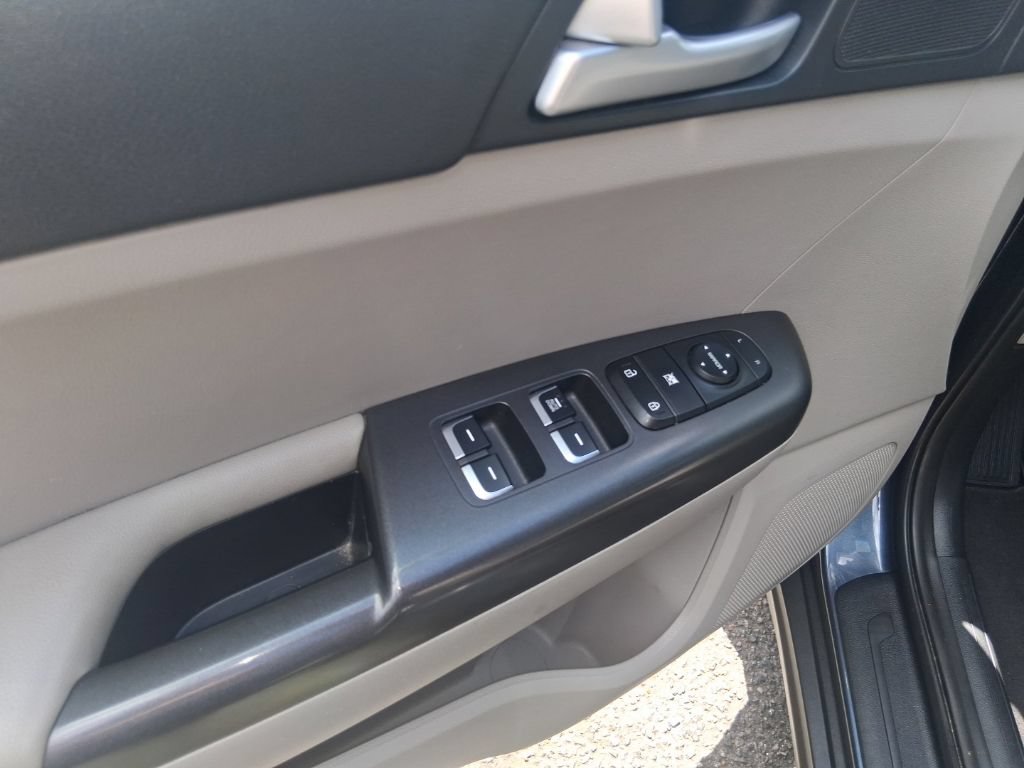 Used 2020 Kia Sportage LX FWD image 9