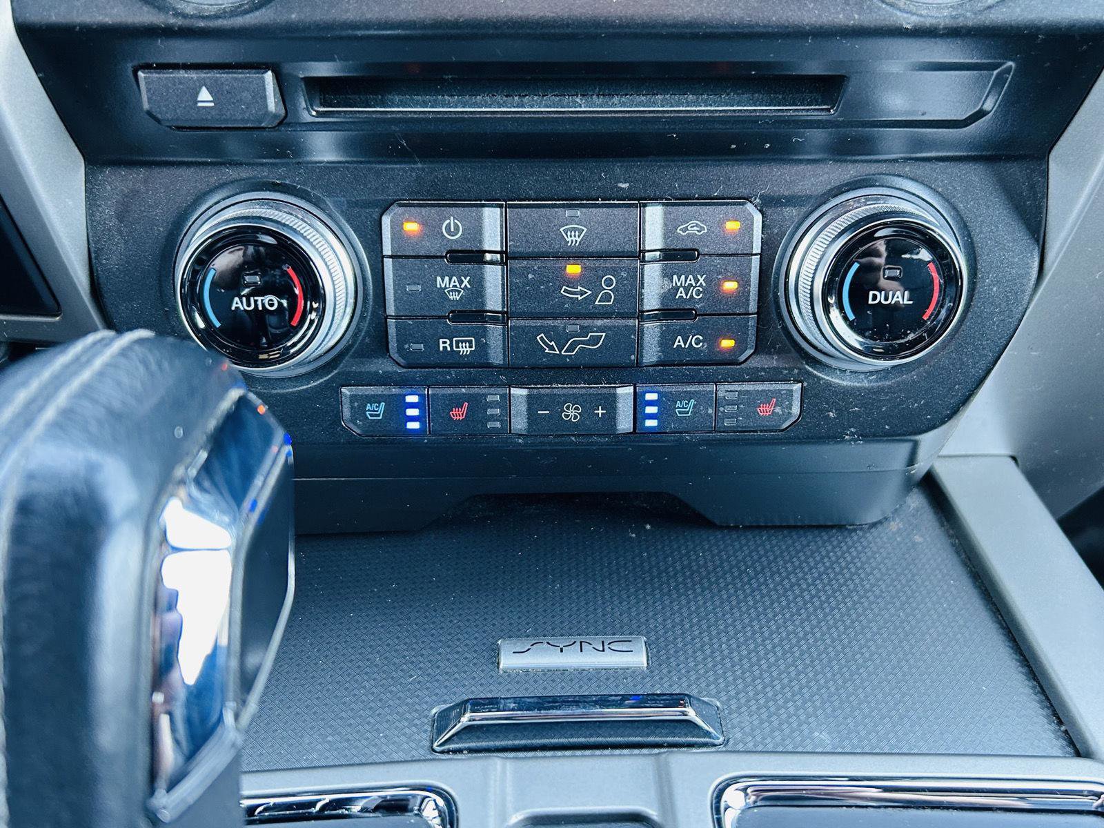 Used 2016 Ford F150 Lariat w/ Equipment Group 502A Luxury image 6