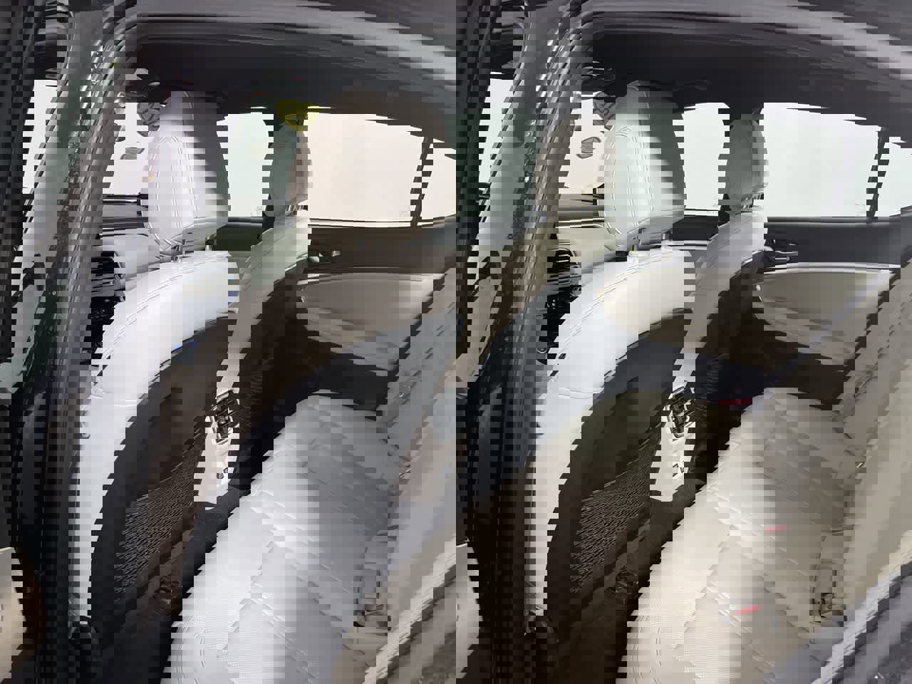 Used 2024 Genesis G70 2.5T image 24