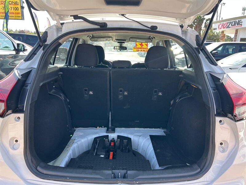 Used 2022 Nissan Kicks S FWD image 13