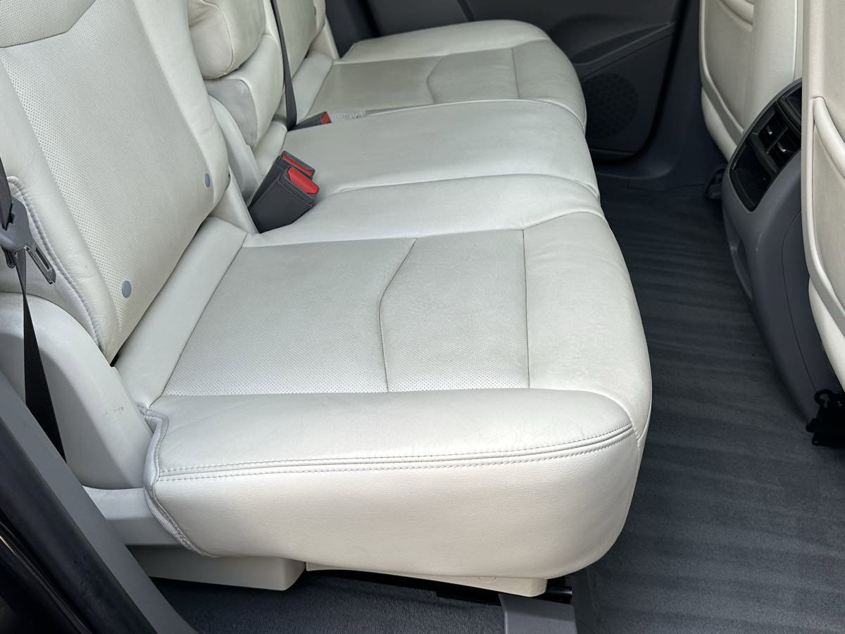 Used 2017 Cadillac XT5 Luxury w/ Driver Awareness Package image 18