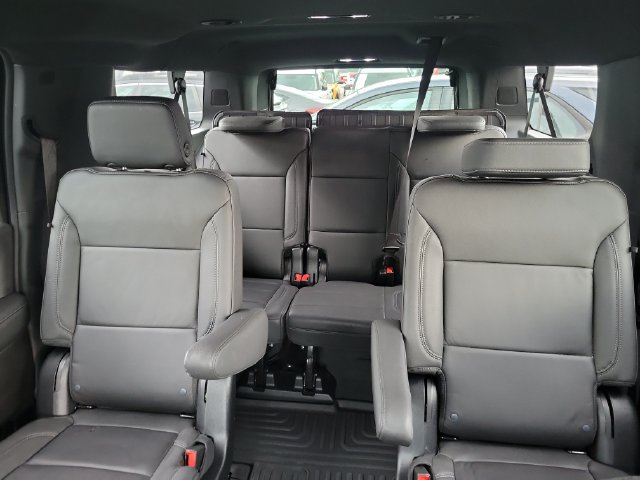 Used 2025 Chevrolet Suburban LT w/ Comfort Package RWD image 10