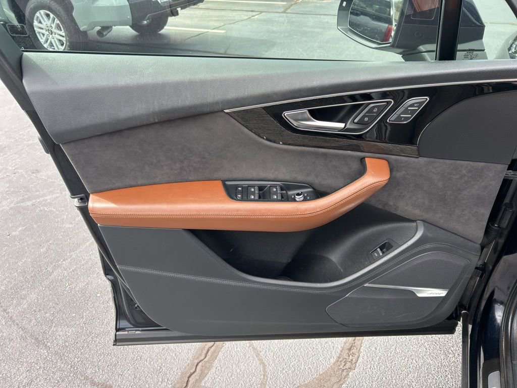 Used 2018 Audi Q7 3.0T Prestige image 3